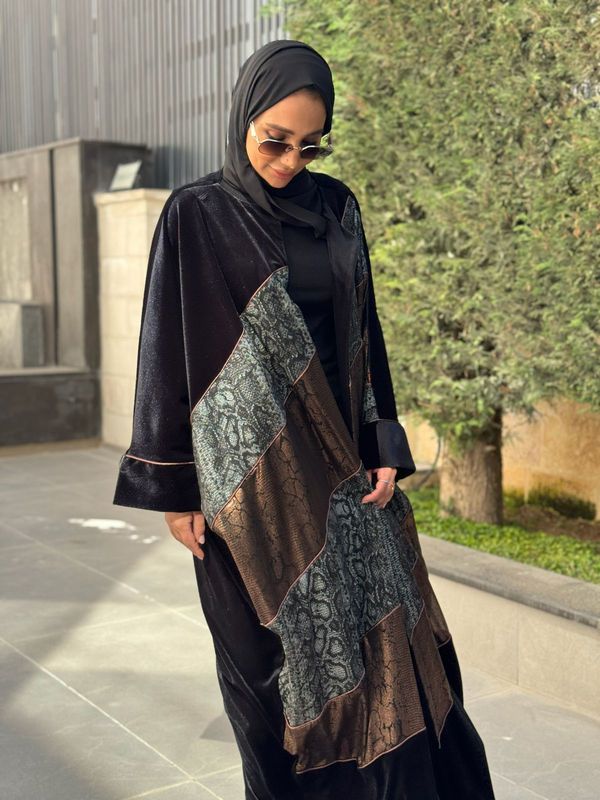 
                  
                    Black Elegant Open Turkish Abaya
                  
                