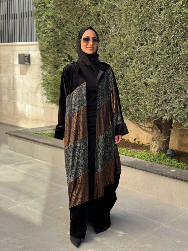 Black Elegant Open Turkish Abaya