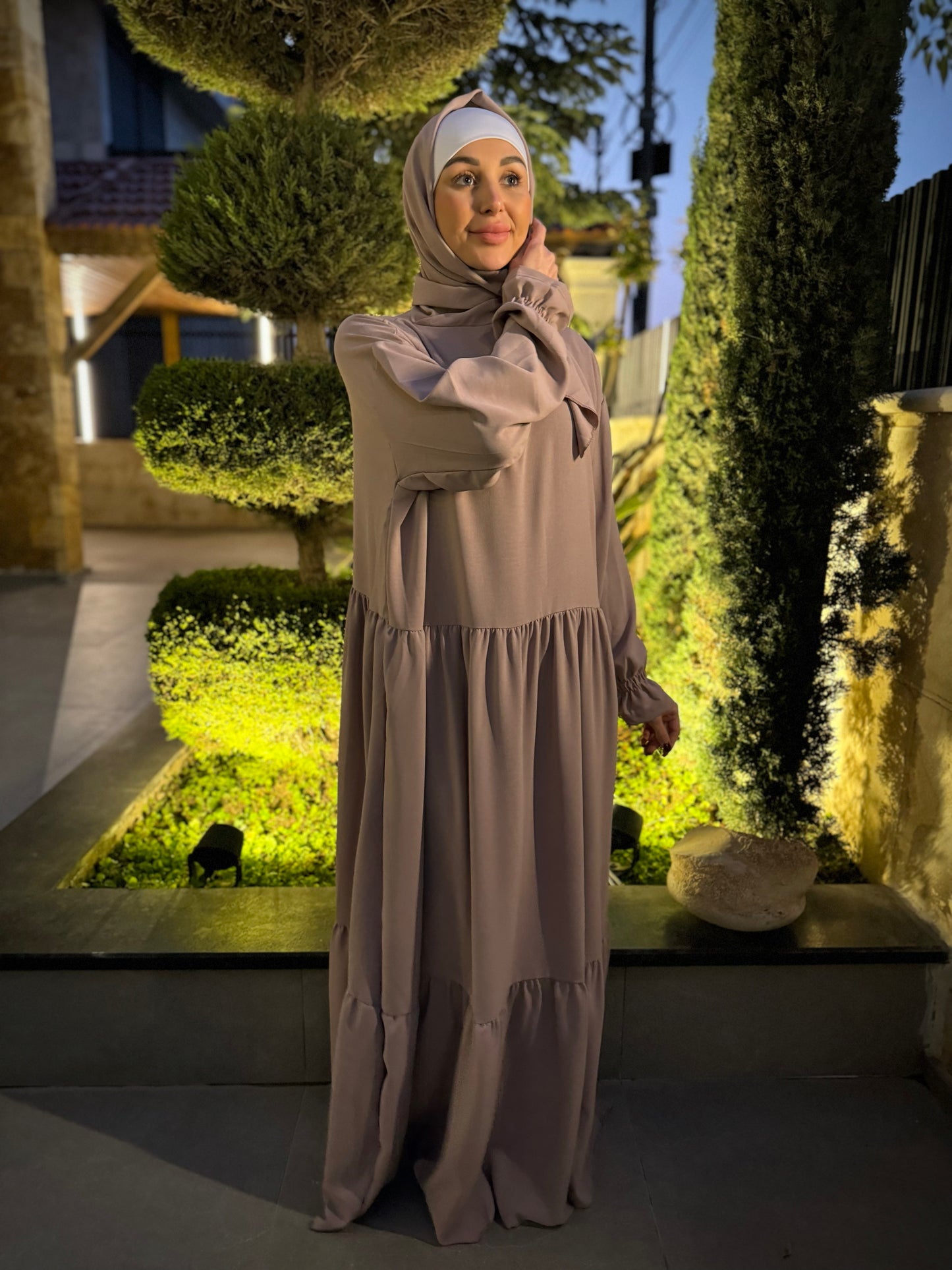 
                  
                    Elegant One-Piece Prayer Set with Attached Sleeves and Scarf
                  
                