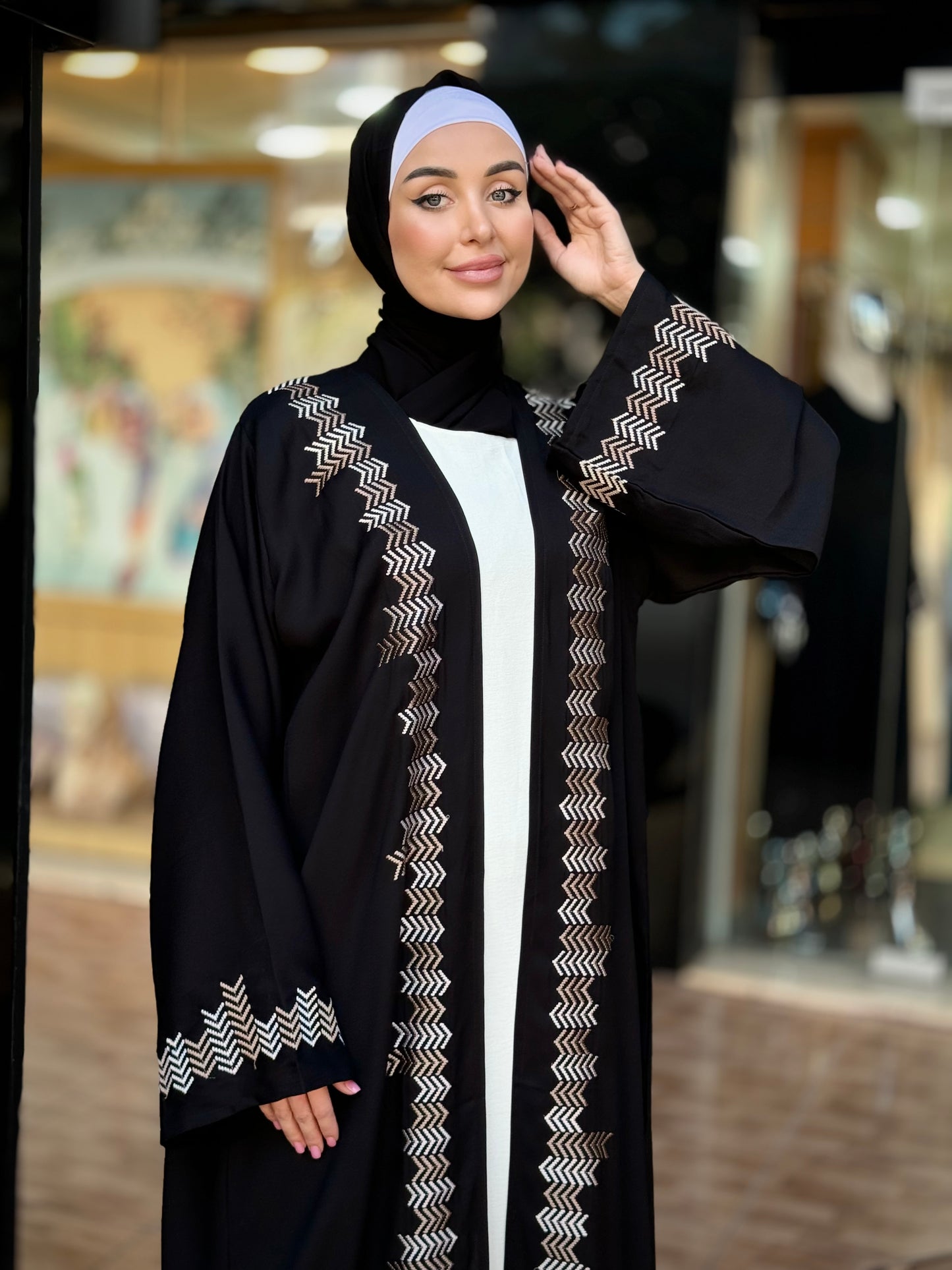 Detailed Chic Abaya