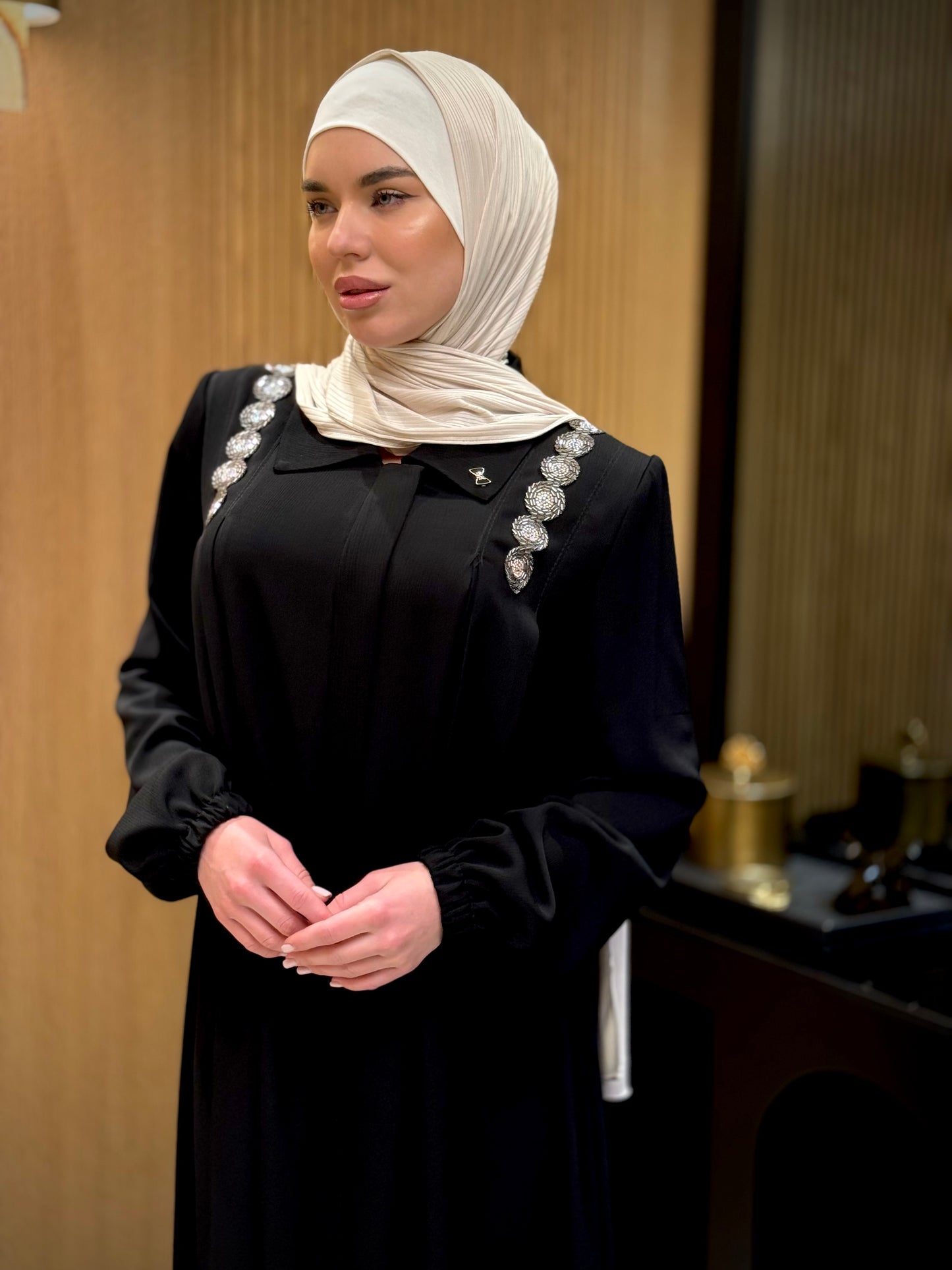 Modern And Stunning Black Abaya