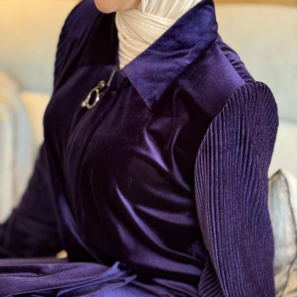 
                      
                        Unique Velvet Abaya
                      
                    