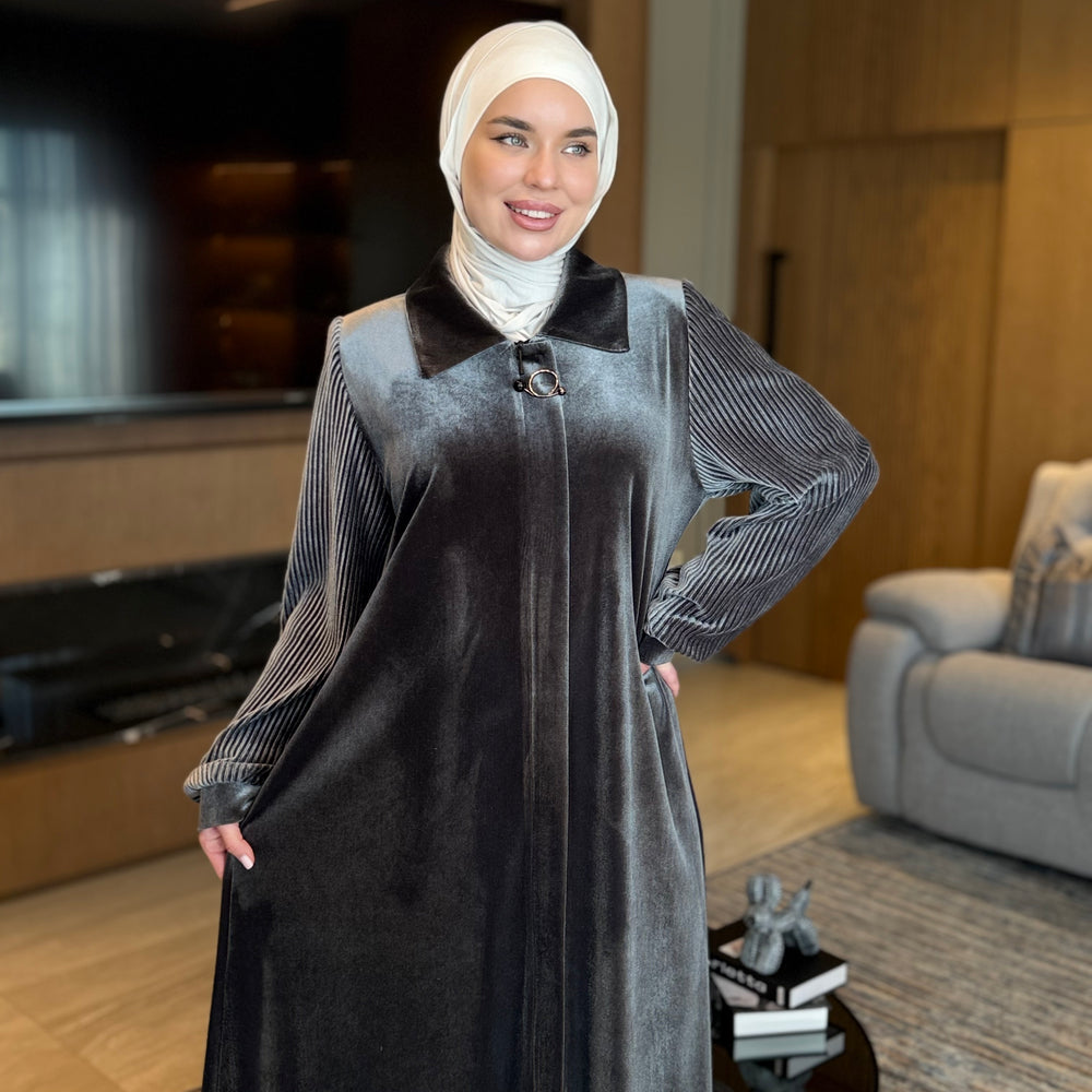 
                      
                        Unique Velvet Abaya
                      
                    