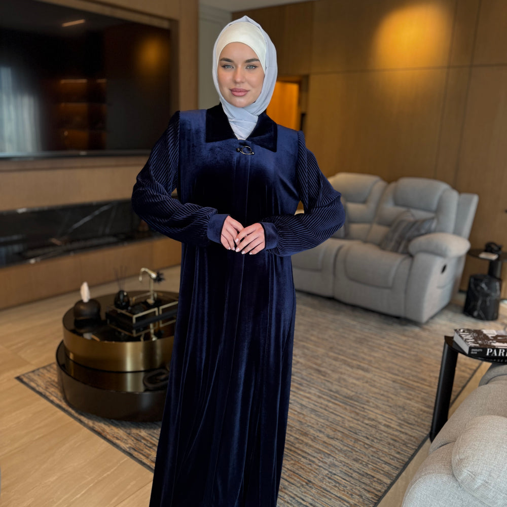 
                      
                        Unique Velvet Abaya
                      
                    