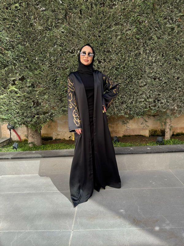 
                      
                        Elegant Open Abaya
                      
                    