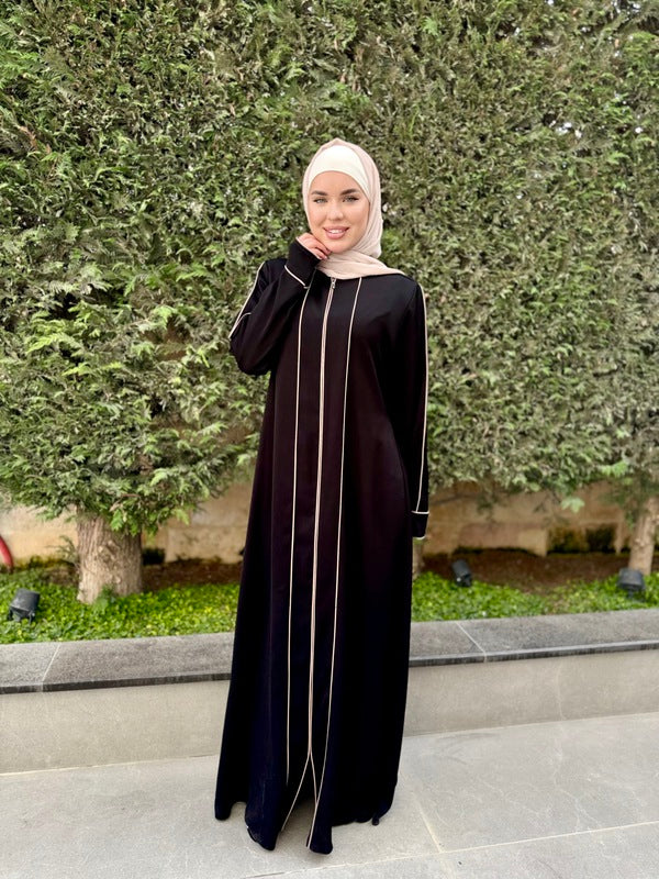 
                  
                    Practical and Distinctive Black Abaya
                  
                