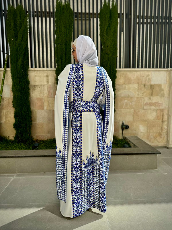 Elegant Kaftan Embellished with Embroidery Elegant Kaftan Embellished with Embroidery
