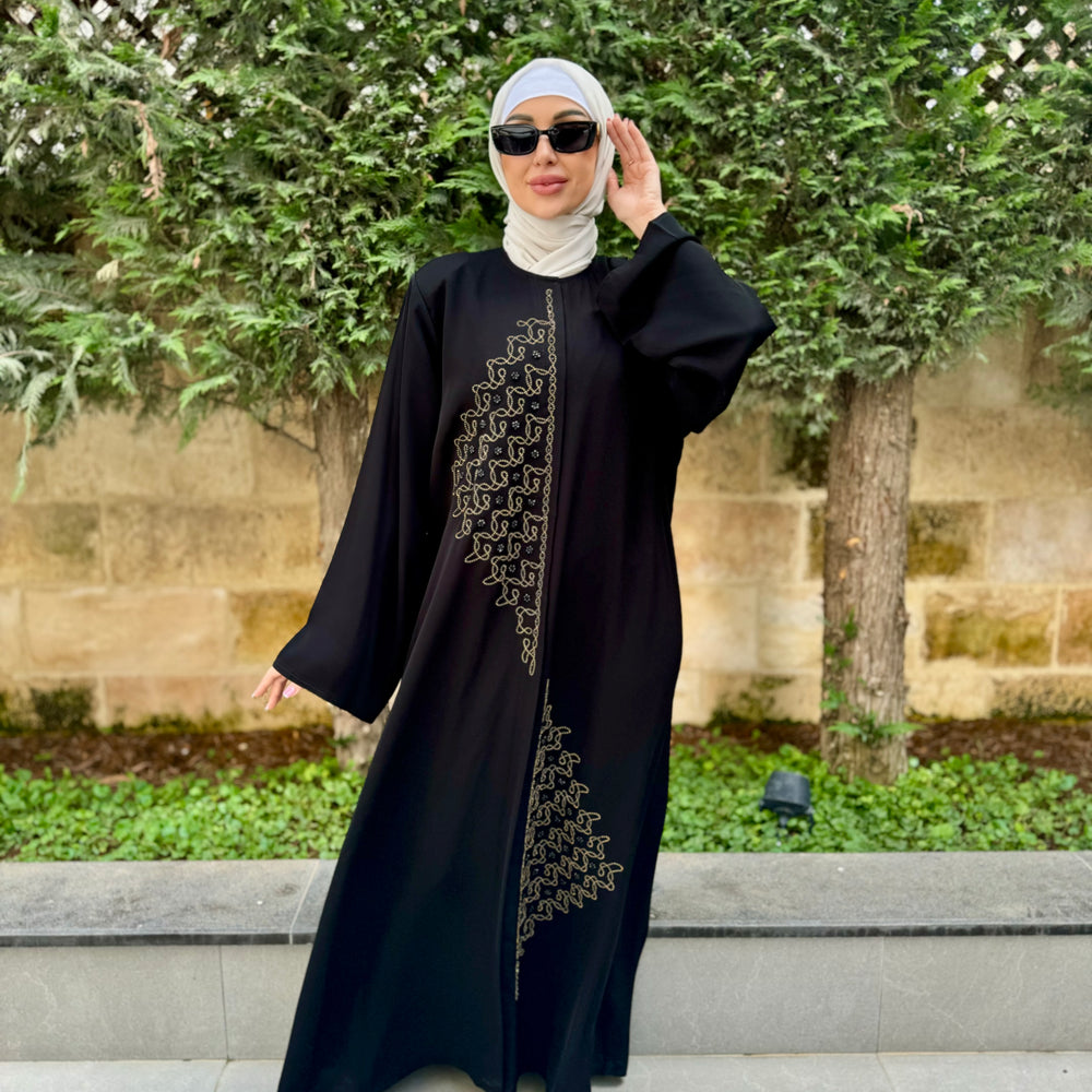 
                      
                        Elegance Kuwaiti Abaya
                      
                    