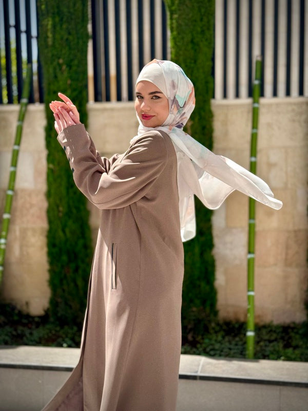 
                      
                        Distinctive and Elegant Jilbab
                      
                    