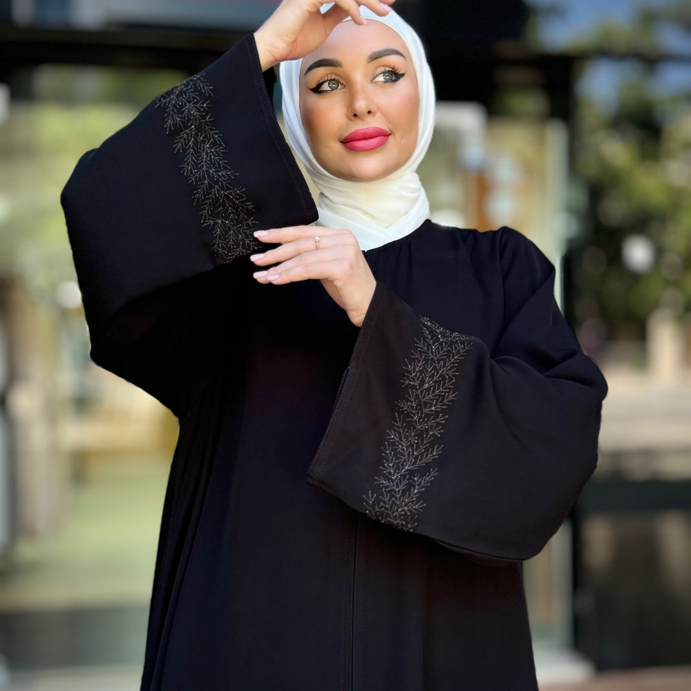 
                      
                        Stylish And Modern Gulf Abaya
                      
                    