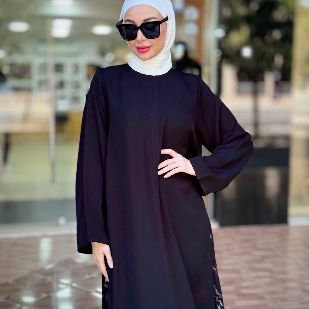 
                      
                        Kuwaiti Abaya , A Blend of Tradition and Modern Elegance
                      
                    