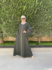 Colorful Comfort: Simplistic Front-Zip Abaya