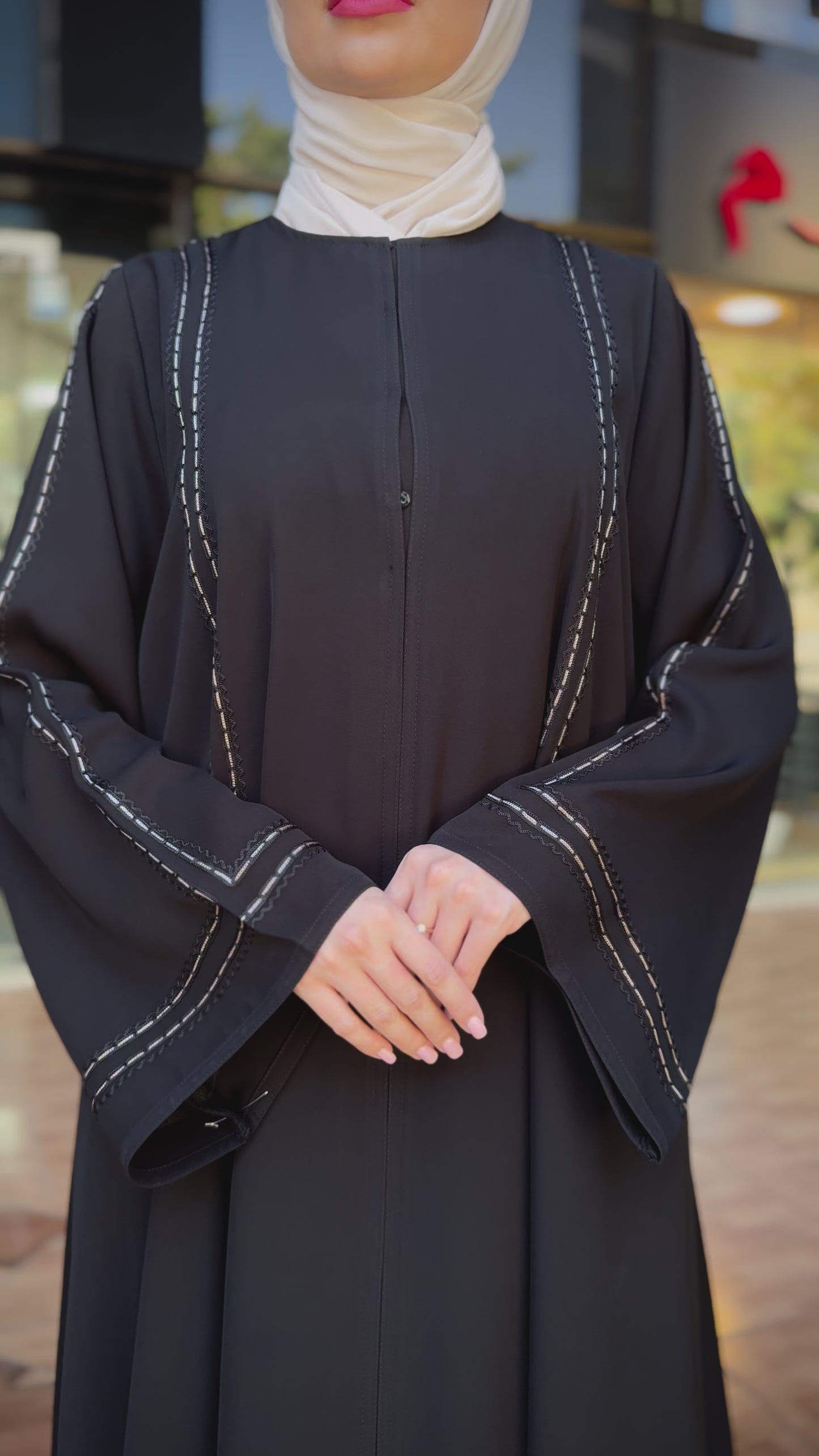 Distinctive Gulf Abaya