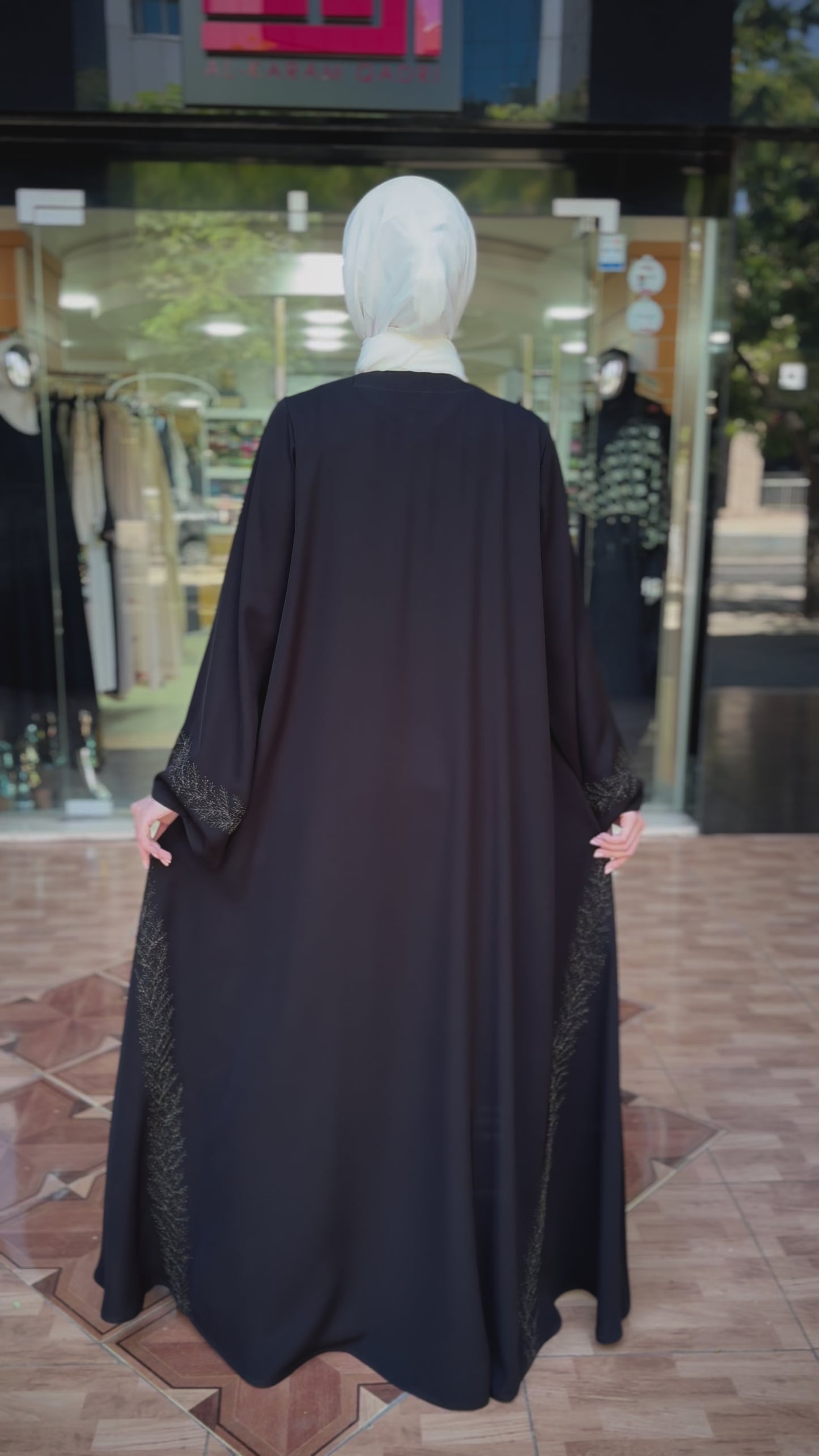 Stylish And Modern Gulf Abaya